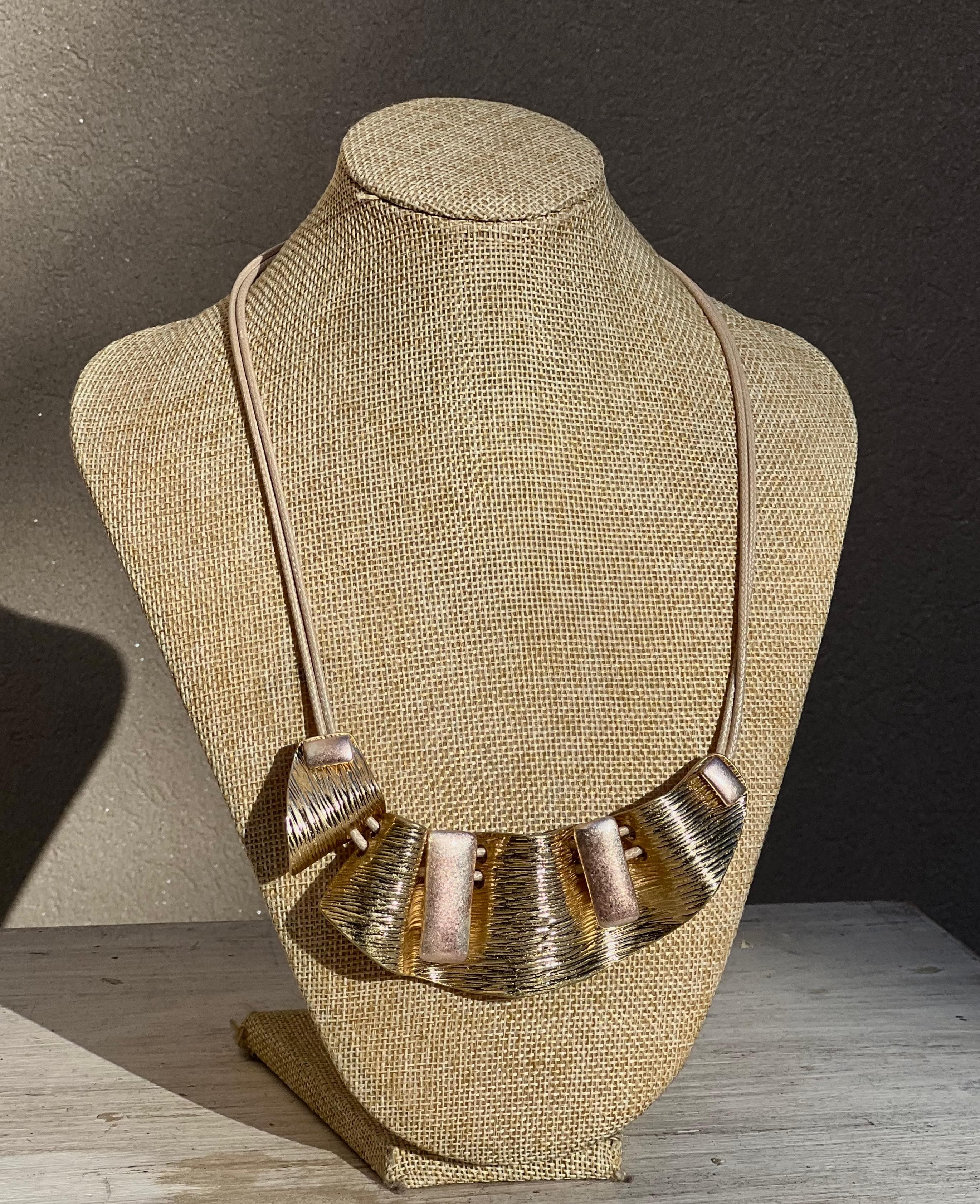 Collar de Diseño | AMAPOLA